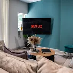 Spring Mount Huge Luxury Full Apartment- Harrogate Centre-Two Extremely Comfy Kingsize Bedrooms-Fully Equipped Modern Kitchen-Cosy Living Room With Huge Tv